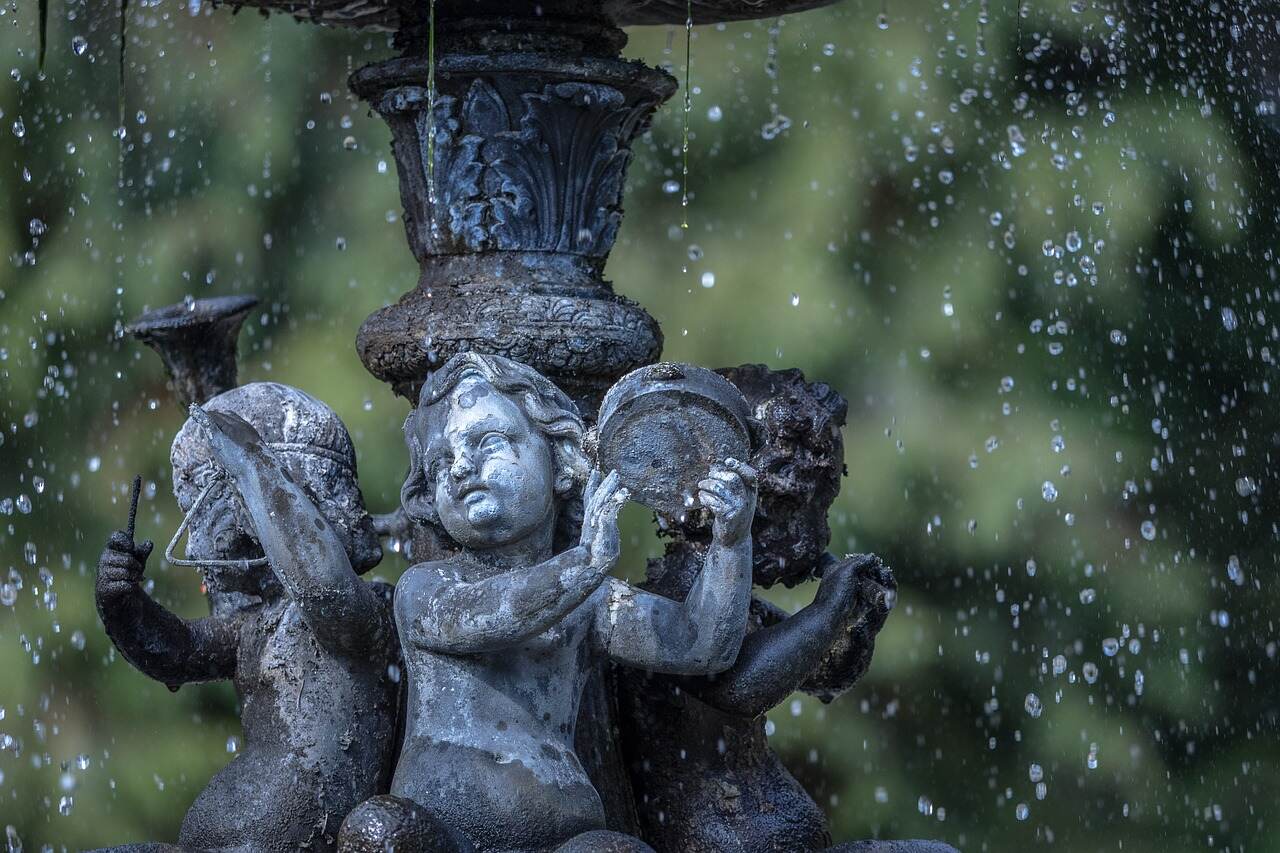 fountain-angels-pixabay